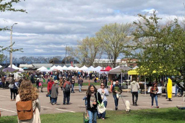 Enjoy Outdoor Market Season in Burlington