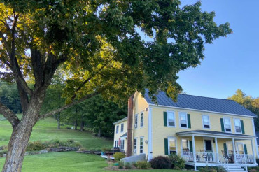 Yellow Farmhouse Inn